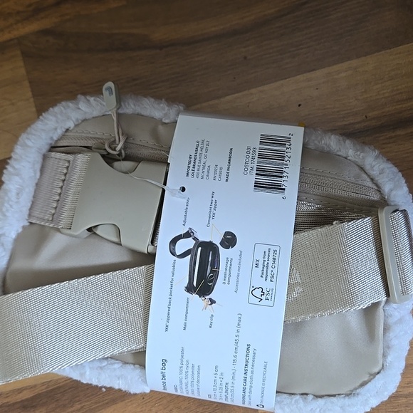 Lolë Cream Colored Fleece Belt Bag - Picture 2 of 4